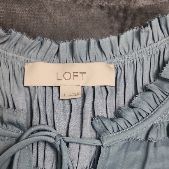 $4 FIRM 🌟FINAL MARK DOWN🌟 LOFT Light Blue Green Ruffle Sleeveless Blouse - Picture 5 of 9